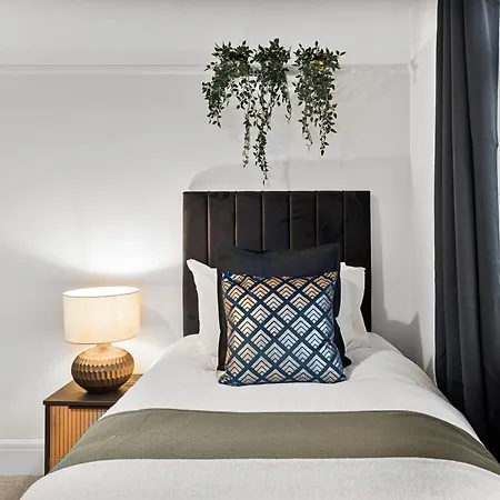 Будинок відпочинку Stylish Boutique House - Garden Бристоль