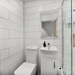 Stylish Boutique House - Garden Holiday home