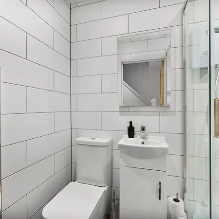Stylish Boutique Abode - Garden - Sleeps 11 Holiday home