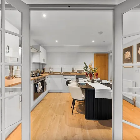 Stylish Boutique Abode - Garden - Sleeps 11 *