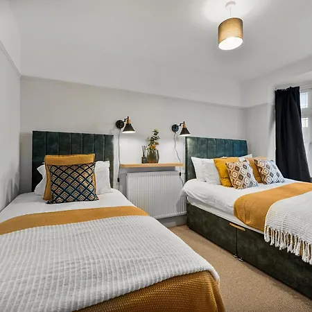 Holiday home Stylish Boutique Abode - Garden - Sleeps 11 *