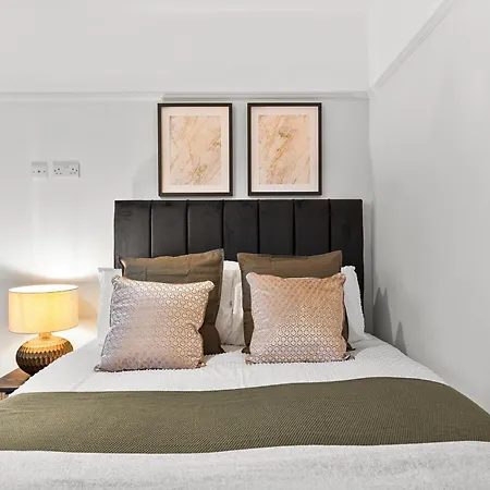 Stylish Boutique Abode - Garden - Sleeps 11 Bristol